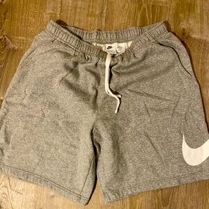 Nike Sportswear Club shorts